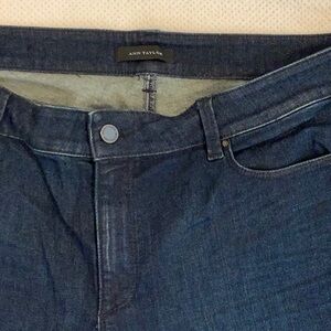 Dark rinse, curvy fit boot cut jeans.